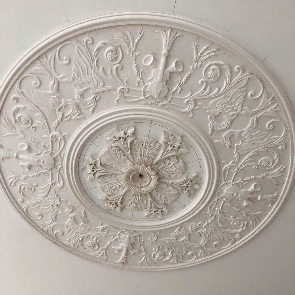 traditional-and-modern-plaster-ceiling-roses