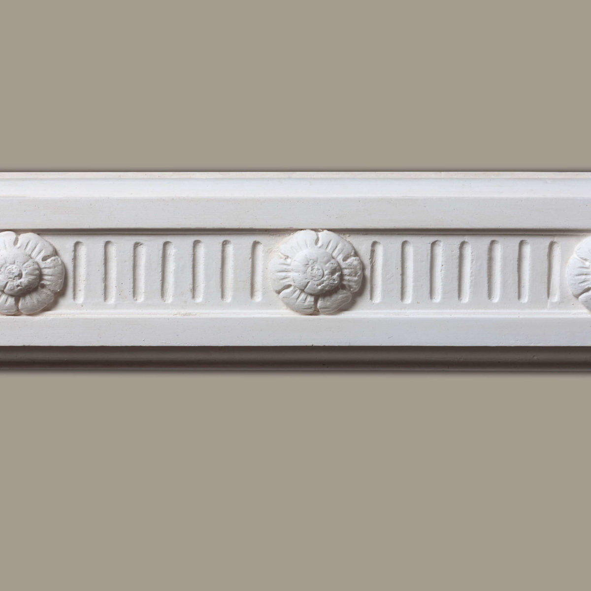 DR25-Fluted-Dado-Rail-with-Flower