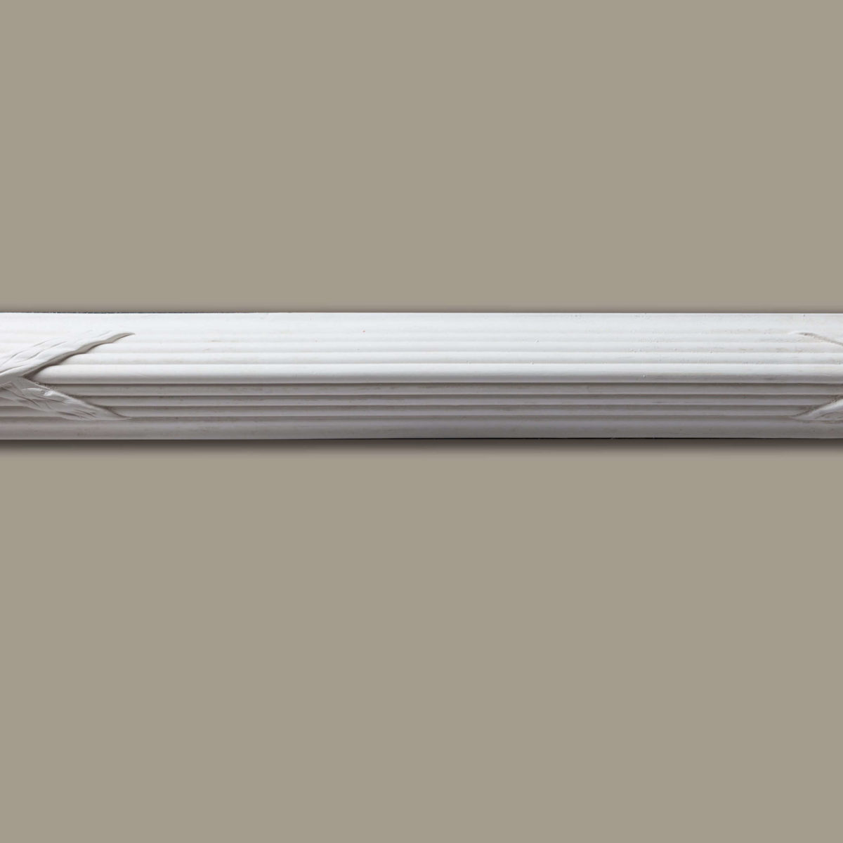 PM58-Medium-Reeded-Panel-Mould-with-Ribbon